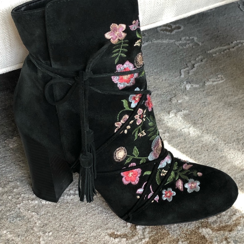 Sam Edelman “Winnie” Embroidered Boot- Sz 8.5M.